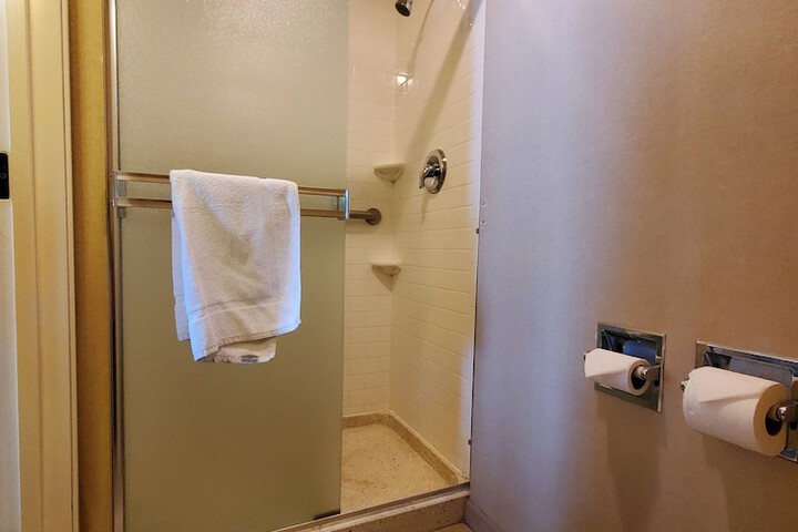 Room 25 of 46