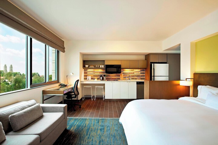 Room 16 of 44