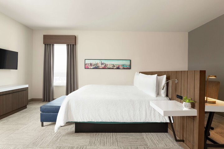 Room 13 of 32