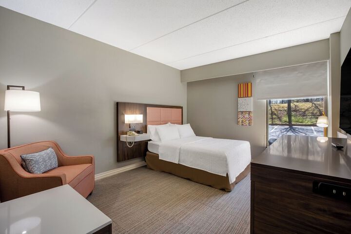 Hampton Inn by Hilton Philadelphia / Willow Grove