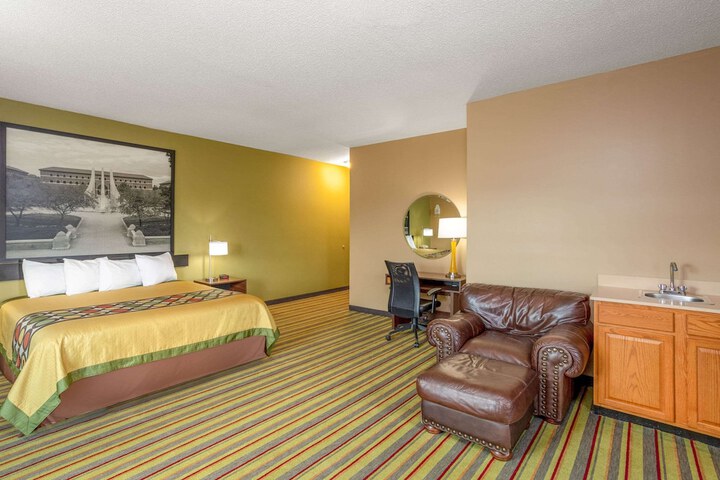 Room 12 of 21
