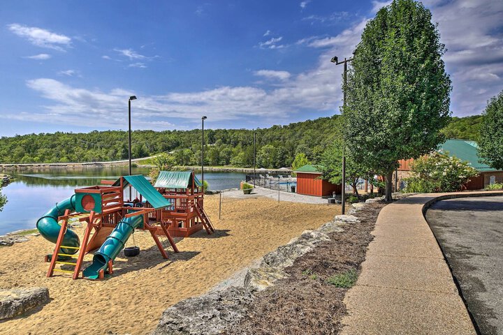 Reeds Spring Condo 3 Mi to Silver Dollar City!