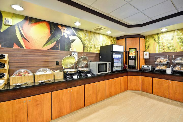 Fairfield Inn & Suites by Marriott Tampa Fairgrounds / Casino