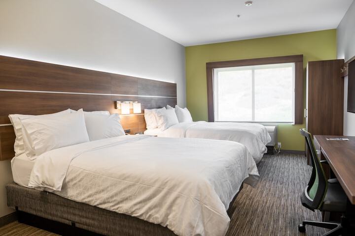 Holiday Inn Express & Suites Lake Forest by IHG