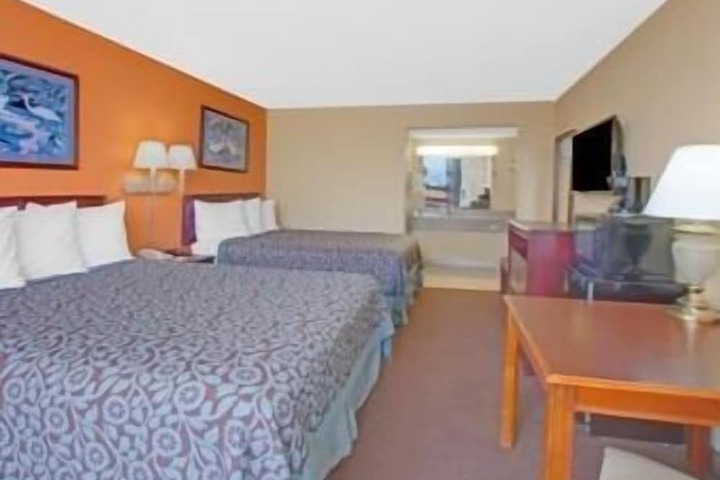 Room 5 of 18