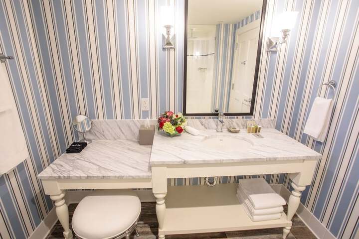 Room 47 of 82
