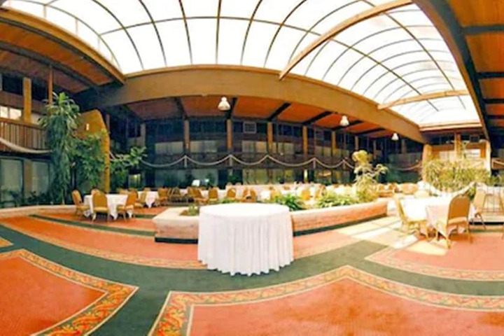 Ballroom/Hall 42 of 59