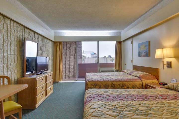 Room 26 of 38