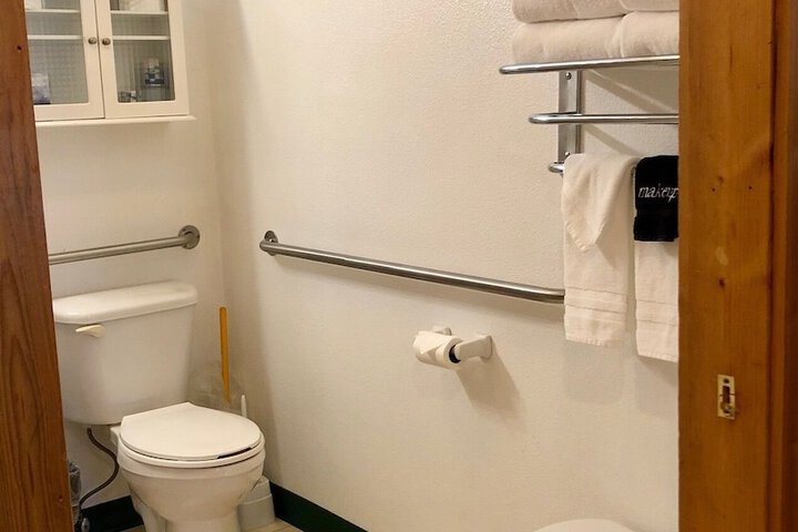 Room 10 of 11