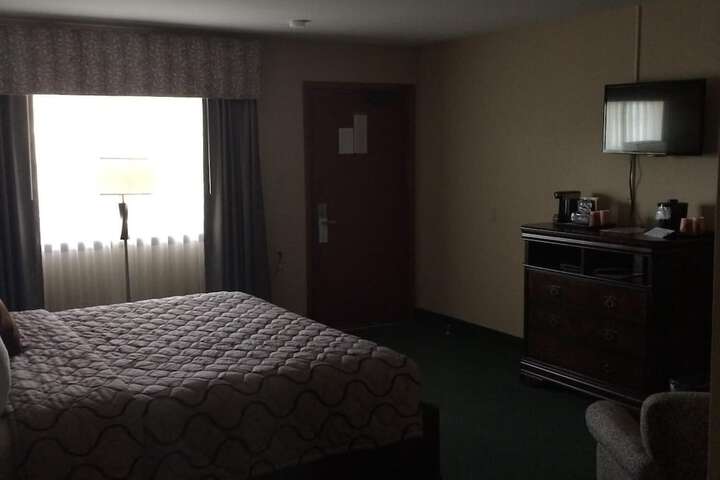 Pacer Inn & Suites Delaware