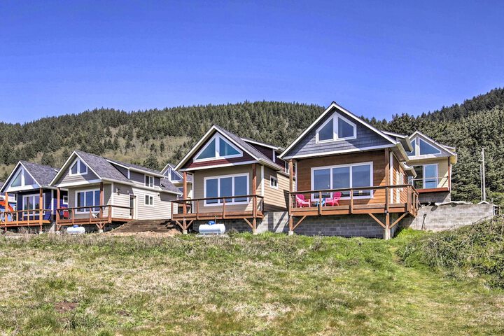 Oceanfront Cottage W / deck & Secluded Beach Access!