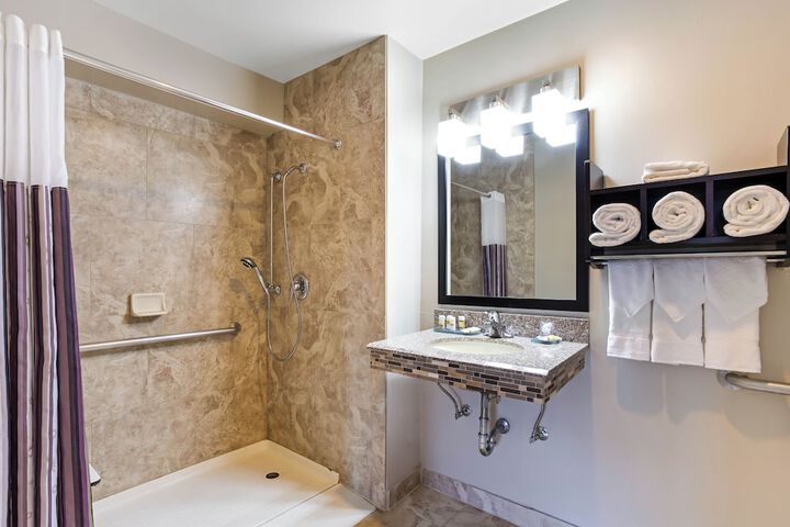 Best Western Plus Chicago Hillside