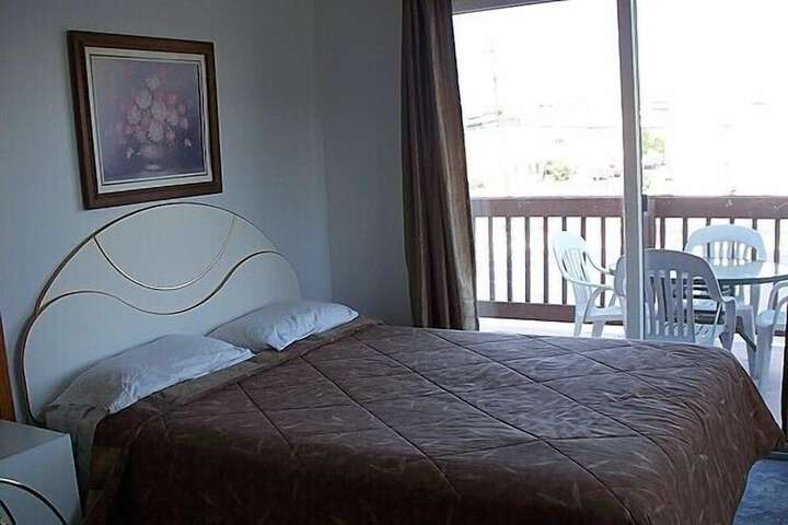 Room 7 of 32