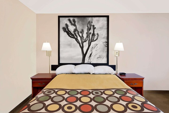 Room 10 of 16