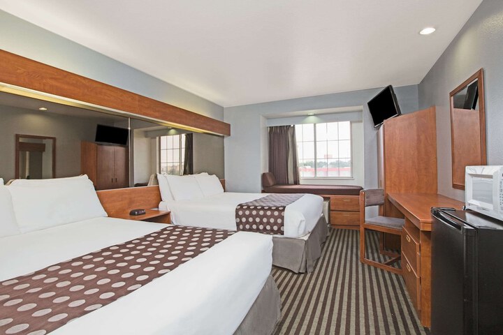 Microtel Inn & Suites by Wyndham Garland / Dallas