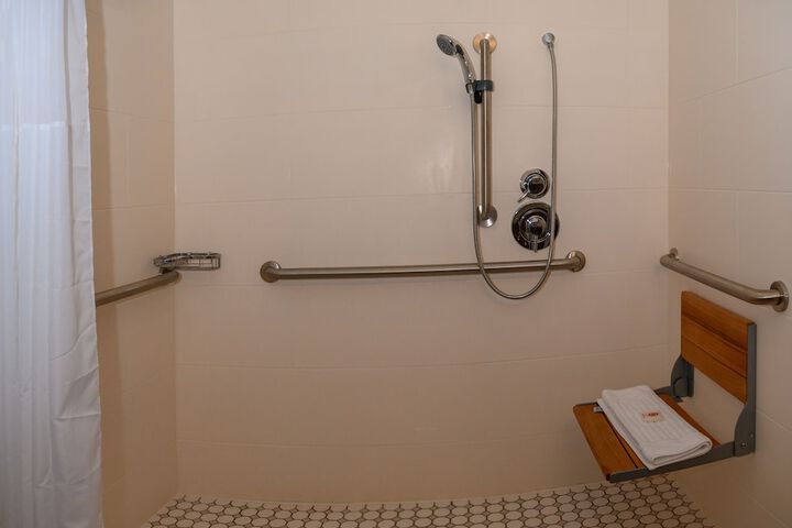 Room 15 of 32