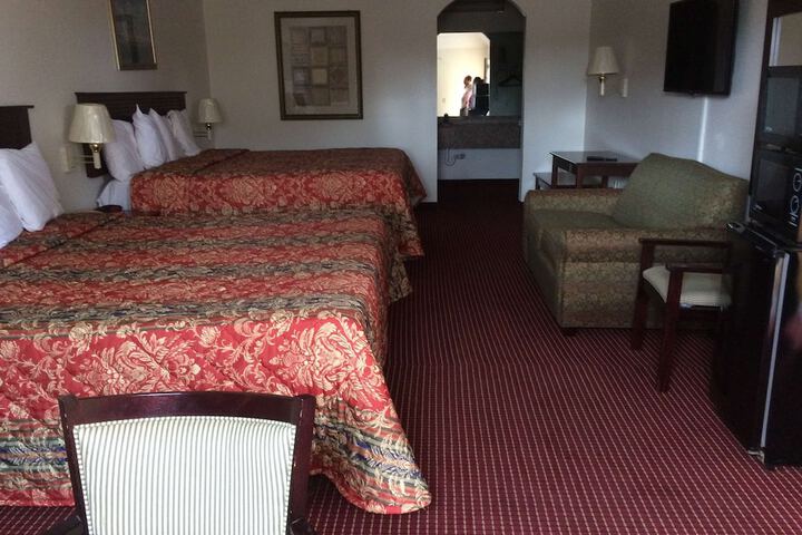 Room 10 of 14