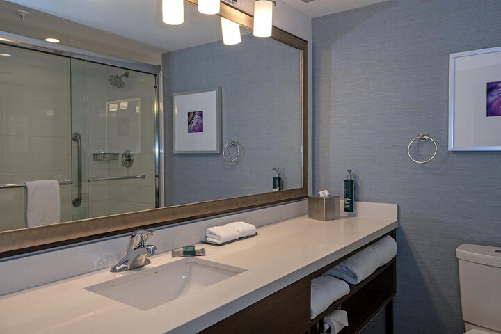 DoubleTree by Hilton Hotel West Edmonton