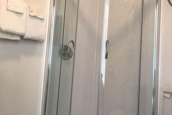 Room 4 of 41