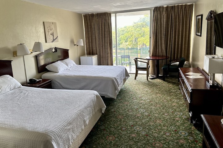 Chateaubleau Hotel