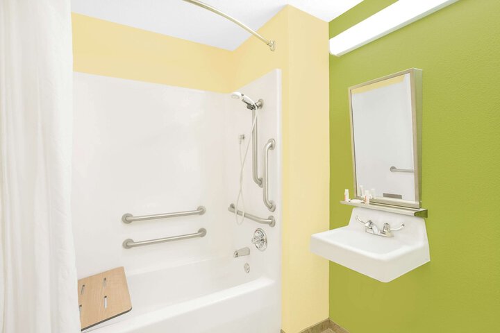 Room 5 of 16