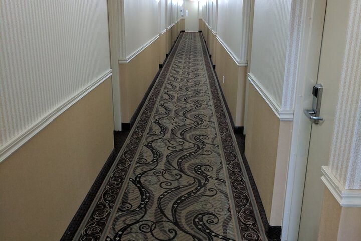 Ballroom/Hall 33 of 36