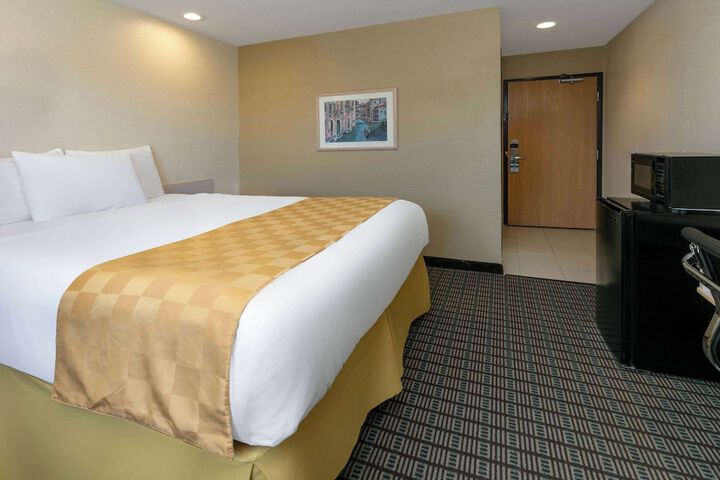 Room 12 of 22