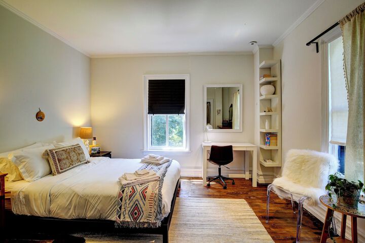 Walk to Downtown: Pet-friendly Millerton Home!