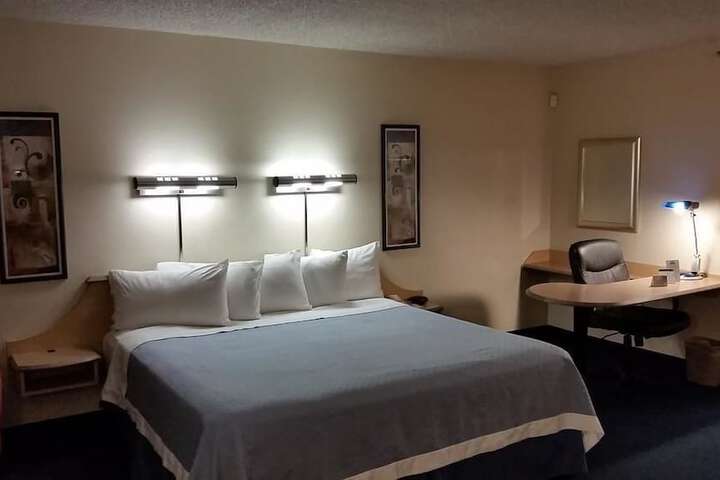 Room 14 of 33
