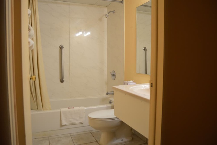 Travelers Inn
