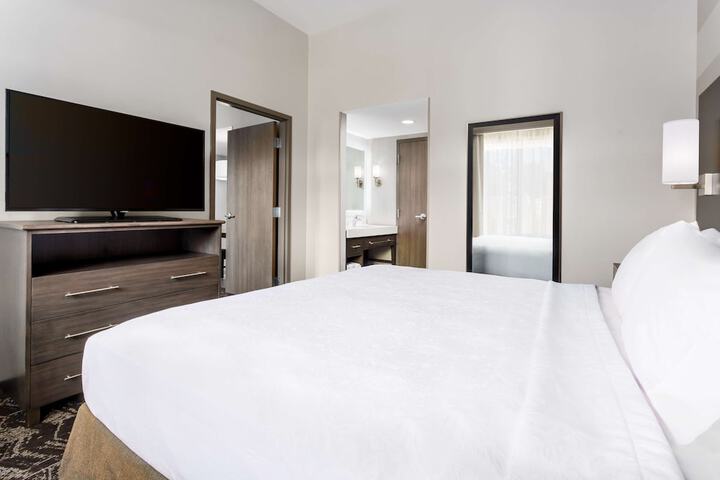 Room 21 of 37