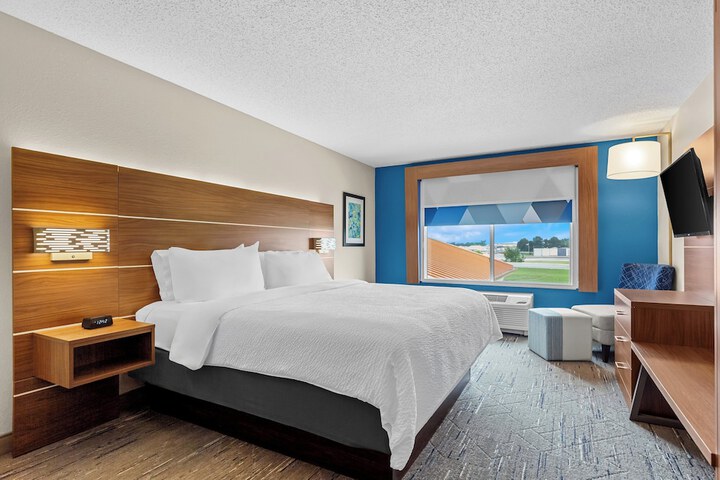 Holiday Inn Express & Suites Vandalia by IHG