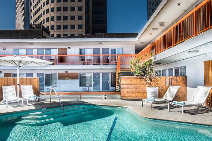 The Tangerine - a Burbank Hotel