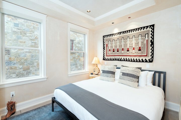 Element 52 Auberge Collection