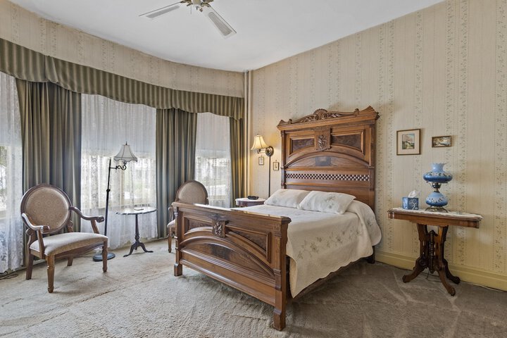 Room 17 of 87