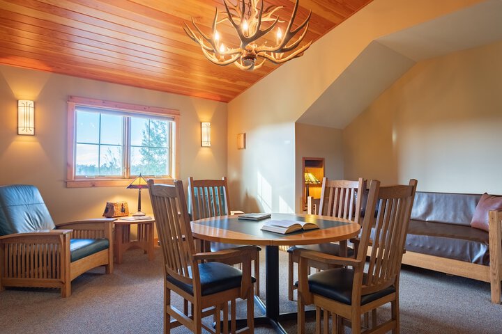 Gallatin River Lodge