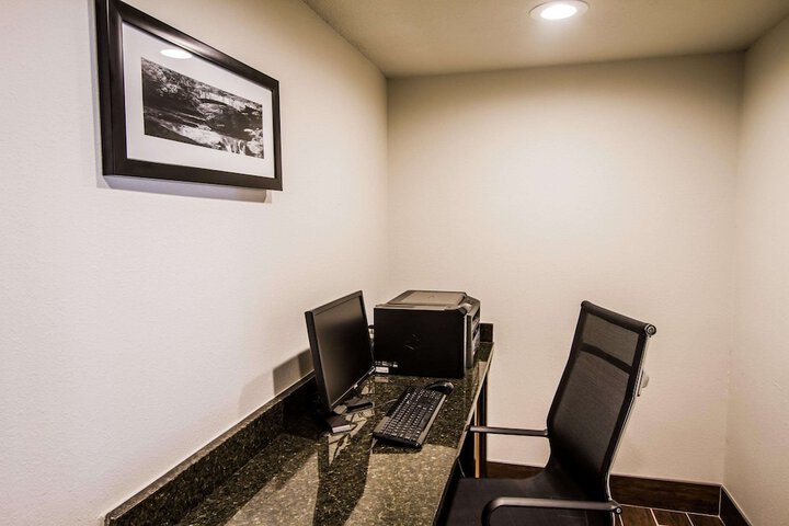 Business Center 38 of 38