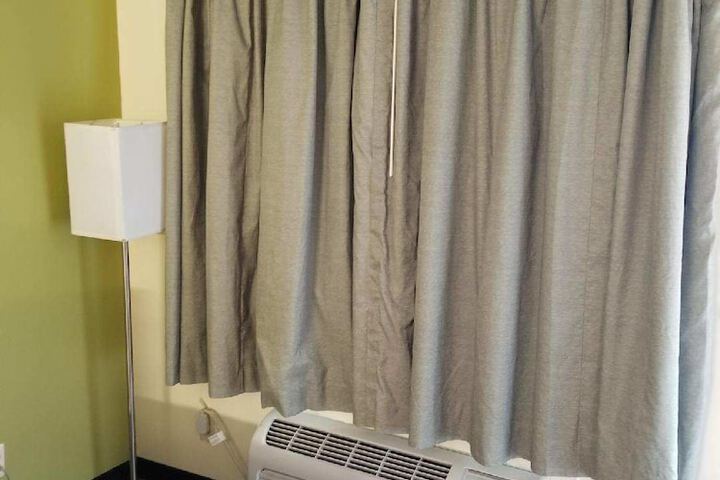 Economy Inn & Suites