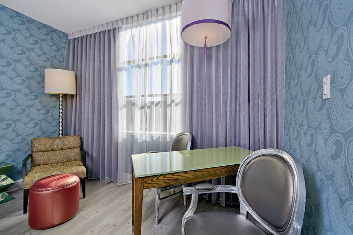 Room 10 of 34