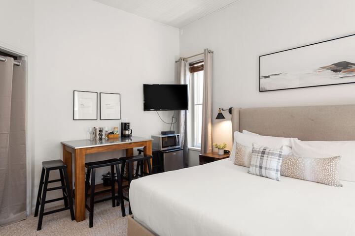 Room 35 of 127