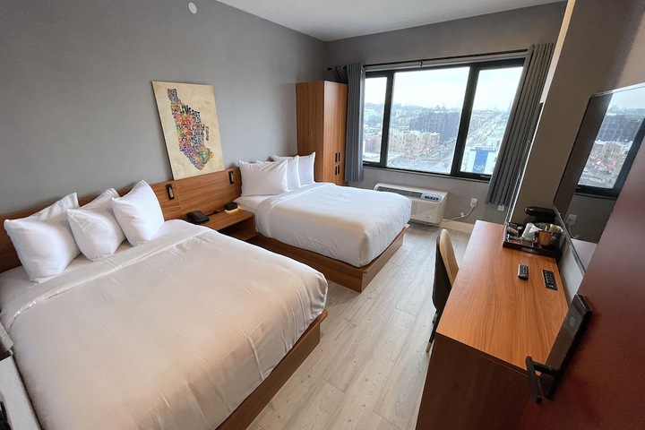Room 11 of 27