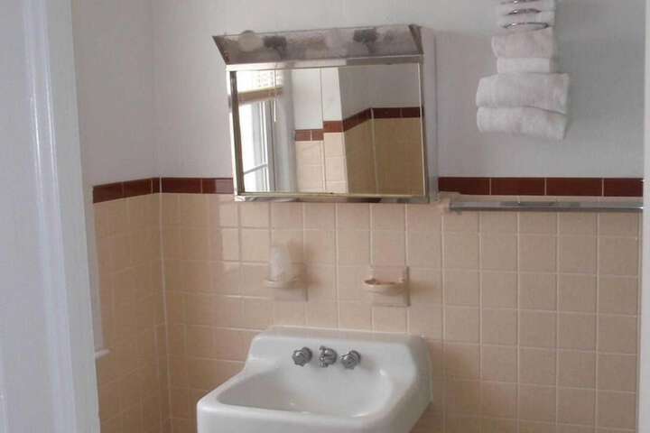 Room 122 of 167