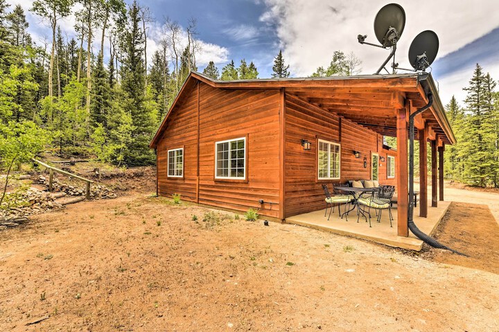 bobcat Trail Cabin on 3 Acres in Como!