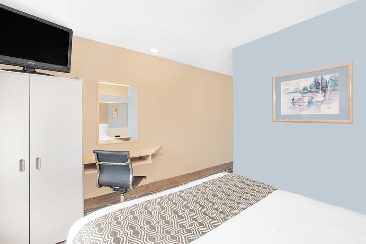 Room 7 of 18