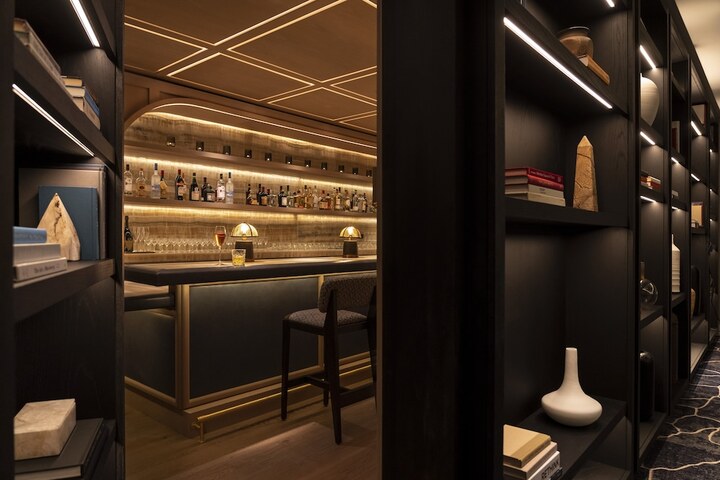 Lounge 86 of 101