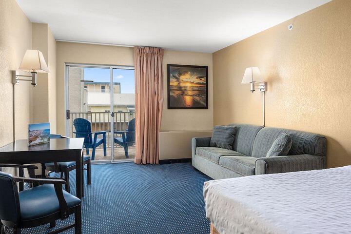 Room 17 of 37