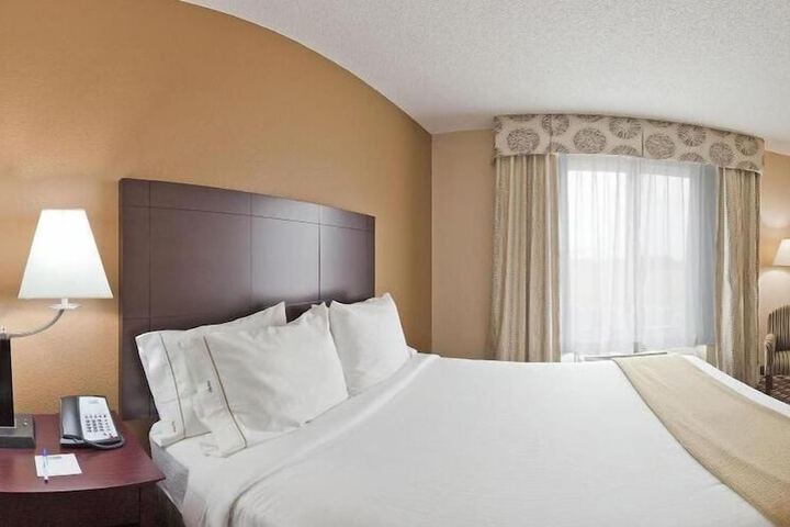 Room 42 of 85