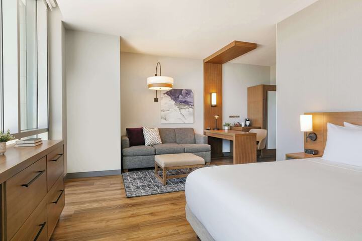 Room 33 of 51