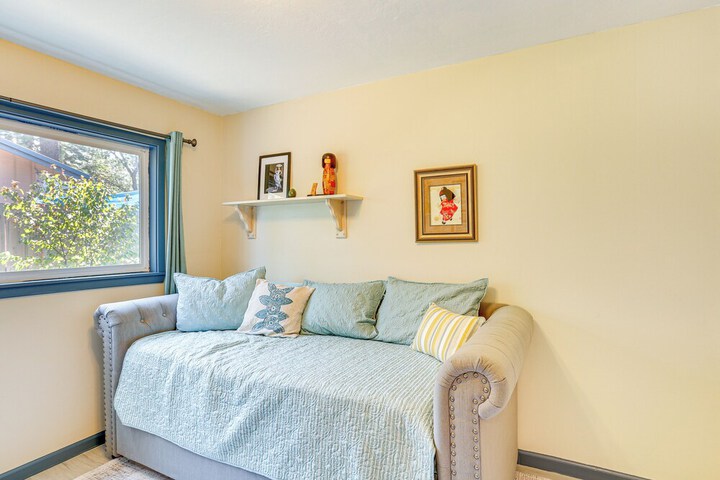 Burney Cottage w / Game Room: Walk to Town!