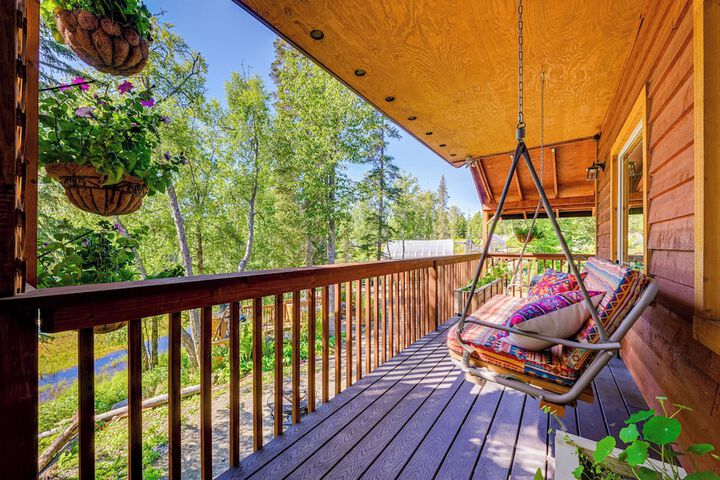 Cozy Kenai Abode w / Private Deck: 5 Mi to Ocean!
